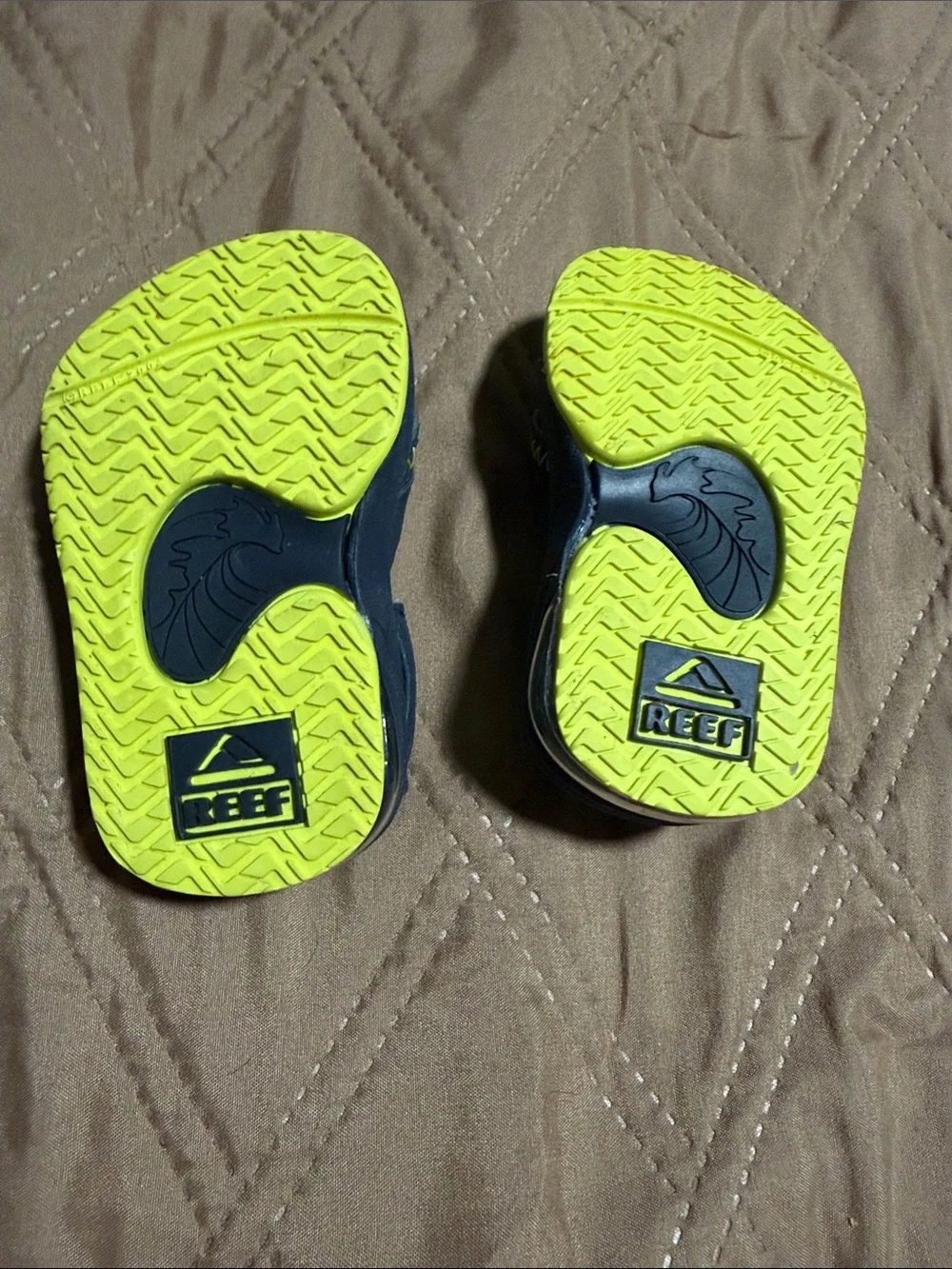 Reef Kids Navy and Neon Yellow Hook‑Back Sandal
